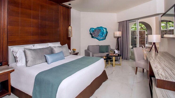 Junior Suite Partial Ocean View